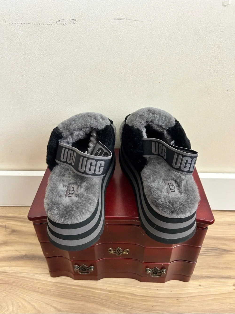 UGG Women’s Disco Checkered Slides Platform Sandals Black and Grey Size 7